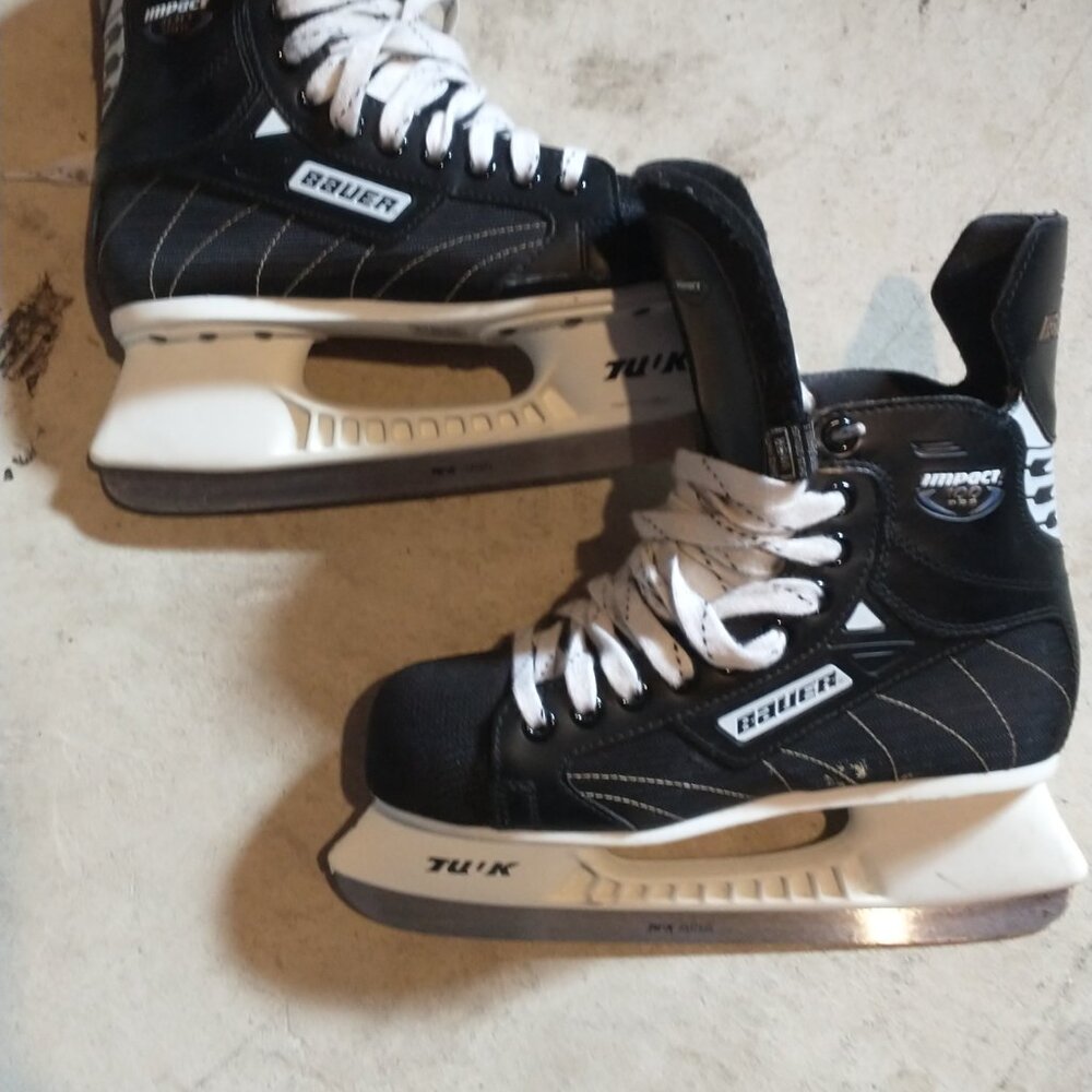 Bauer Impact 100 hockey skates